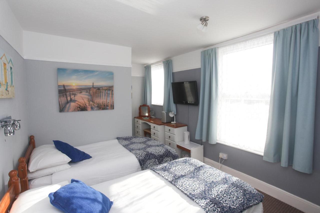 Zweibettzimmer mit Badewanne