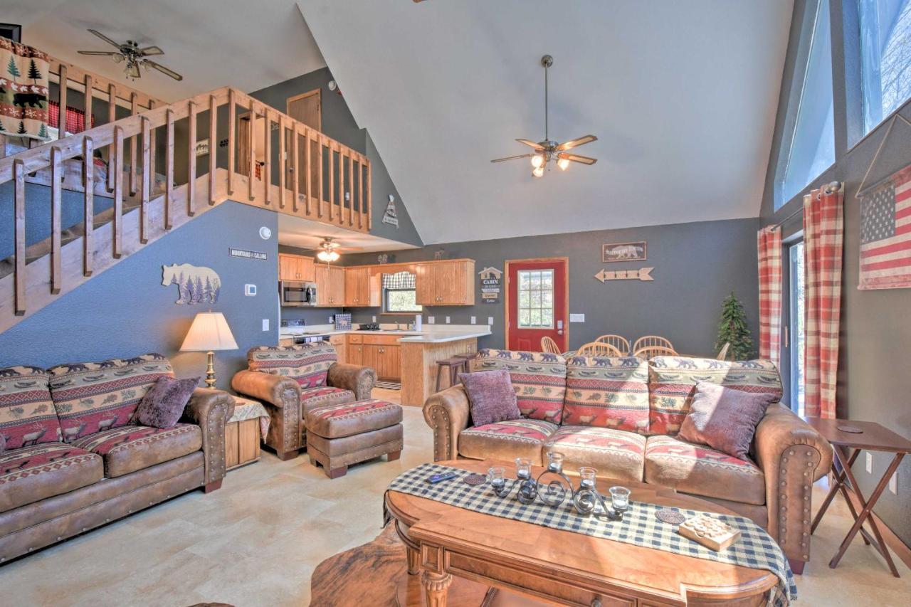 Scenic HighBearNation Lodge Near Hiking! - B&B