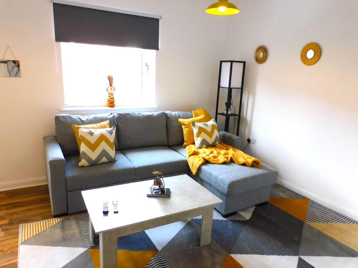 Newly refurbished 1 bed Apt in Hamilton Close to station and local amenities - B&B