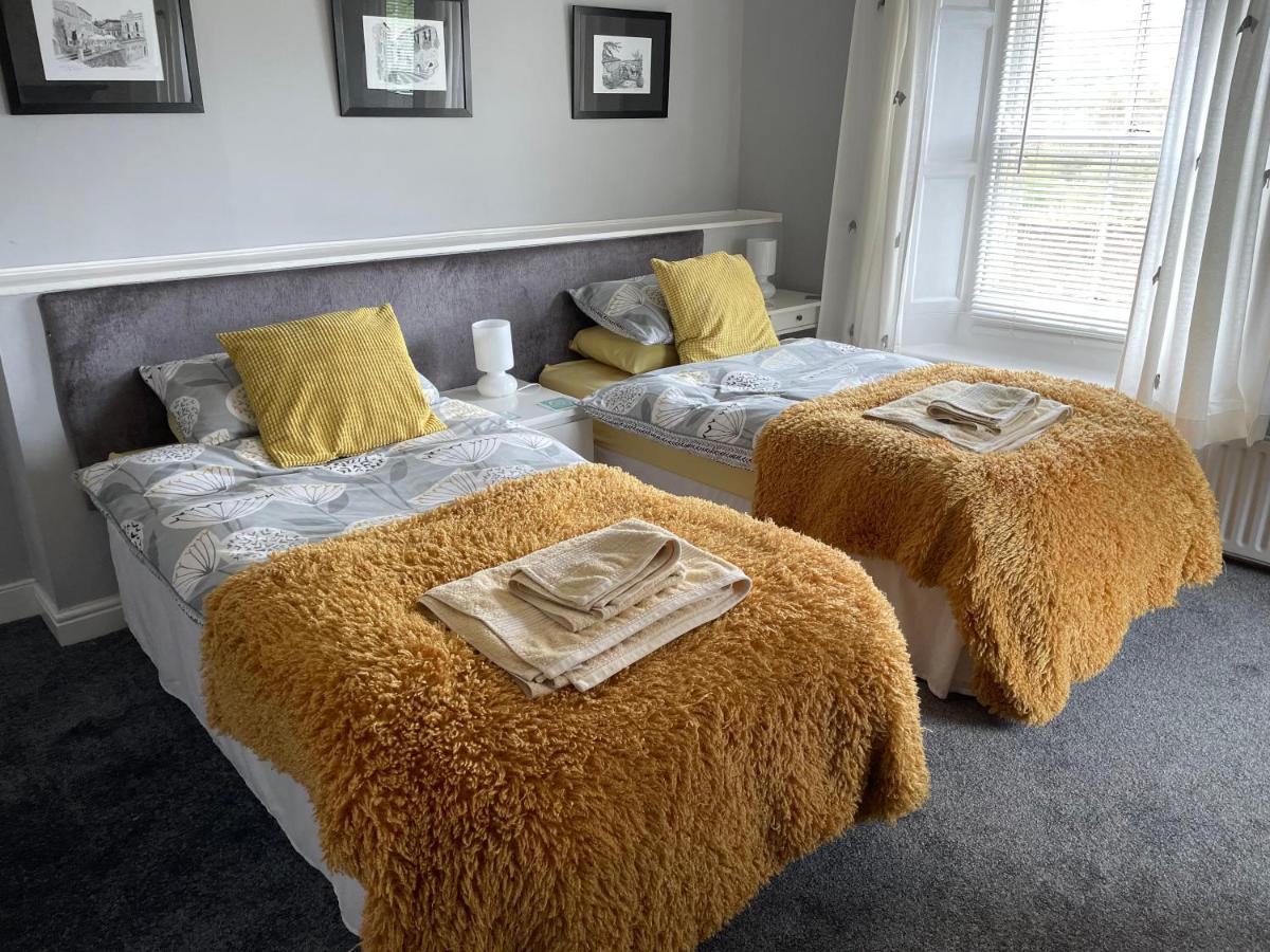 Twin Room with Private External Bathroom