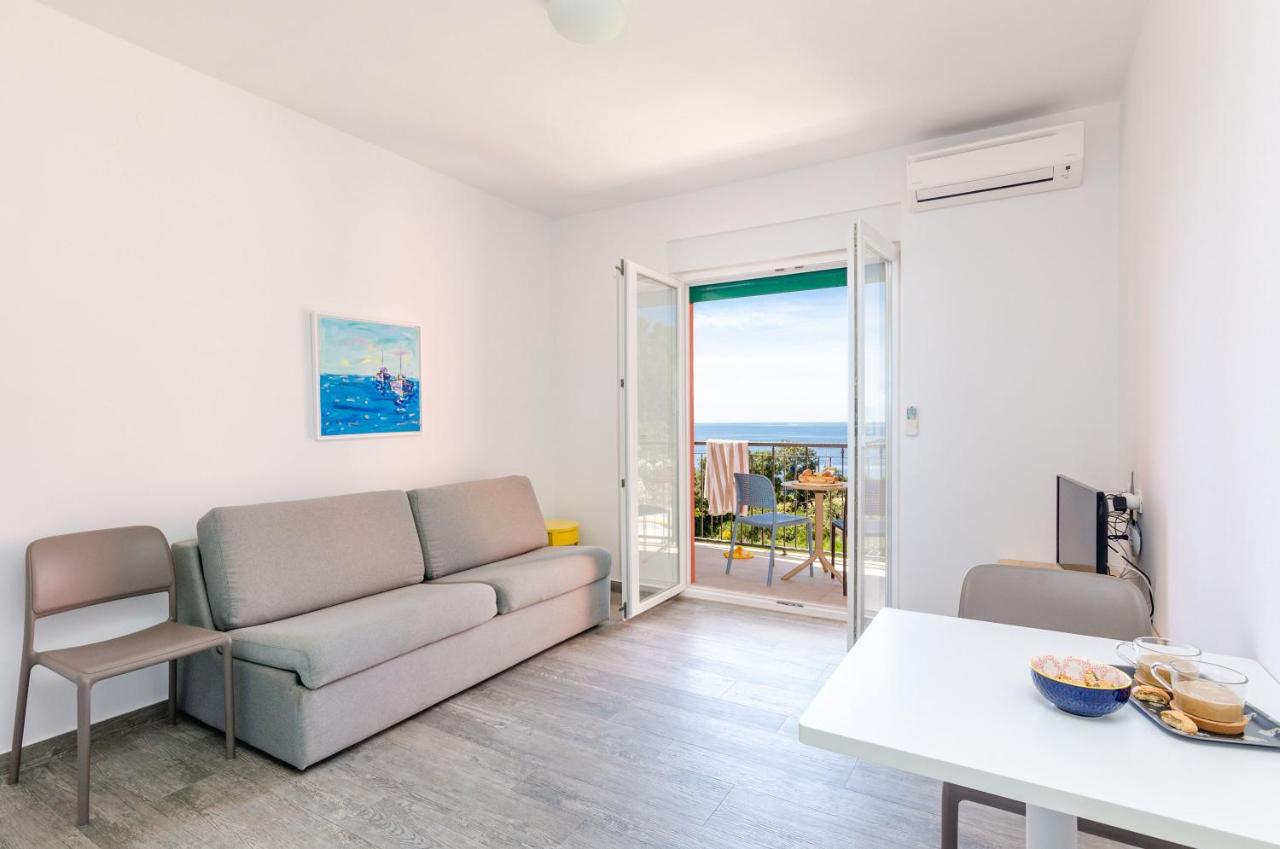 Apartamento de 1 dormitorio con balcón y vistas al mar