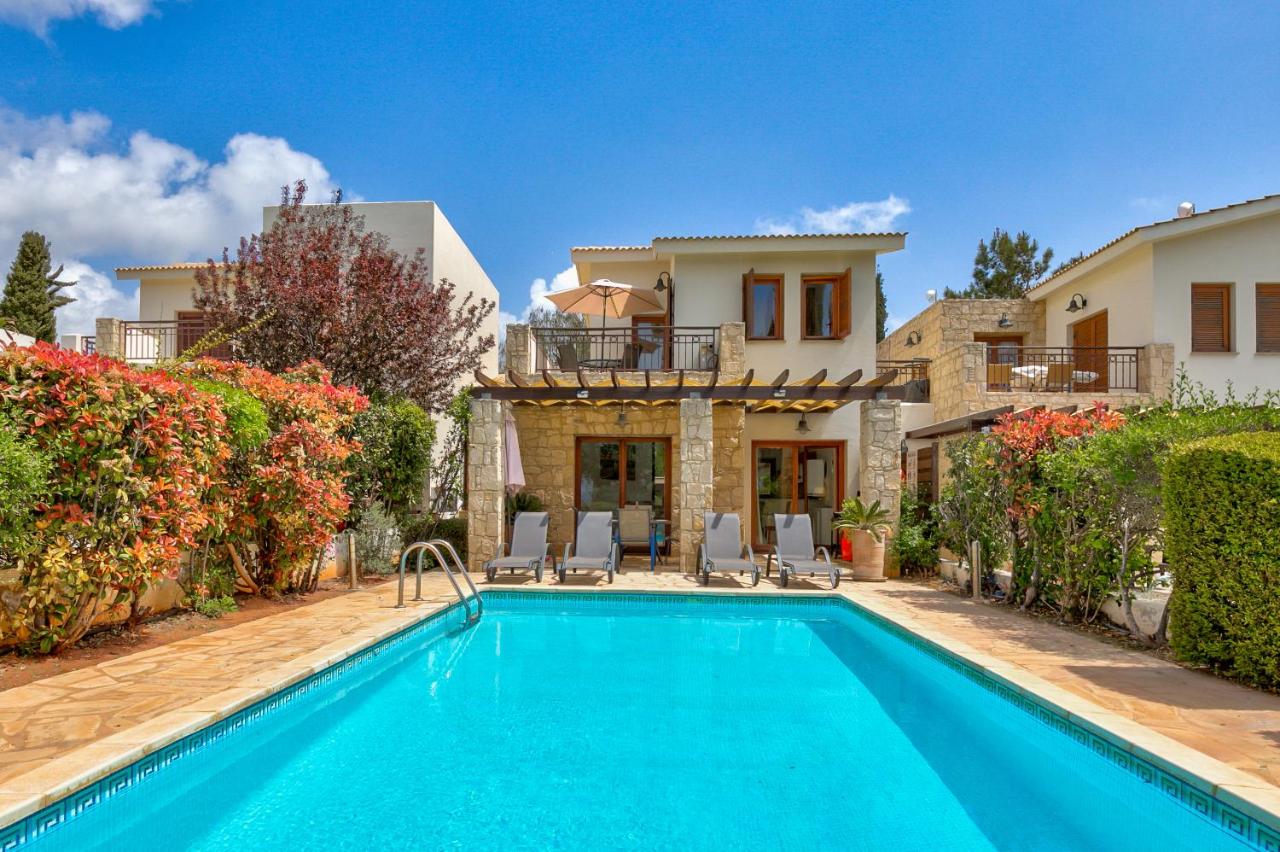 B&B Kouklia - 2 bedroom Villa Destu with private pool and golf views, Aphrodite Hills Resort - Bed and Breakfast Kouklia