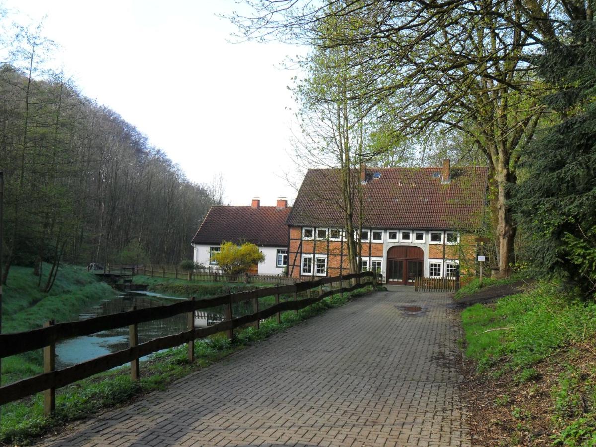 B&B Hessisch Oldendorf - Höllenmühle Bed & Breakfast at the Mill Pond - Bed and Breakfast Hessisch Oldendorf