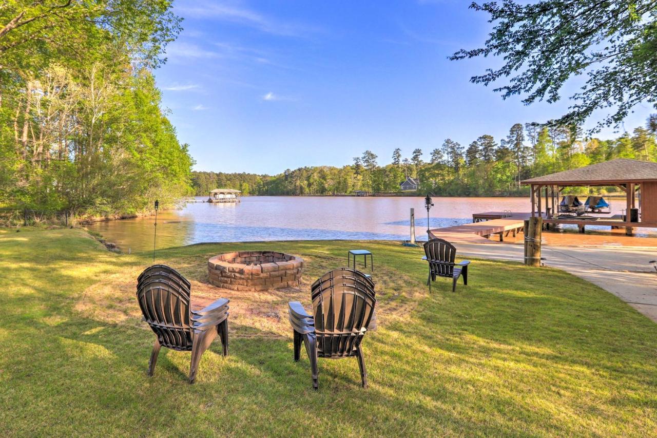 Chic Lake Sinclair Retreat with Dock and Hot Tub! - B&B