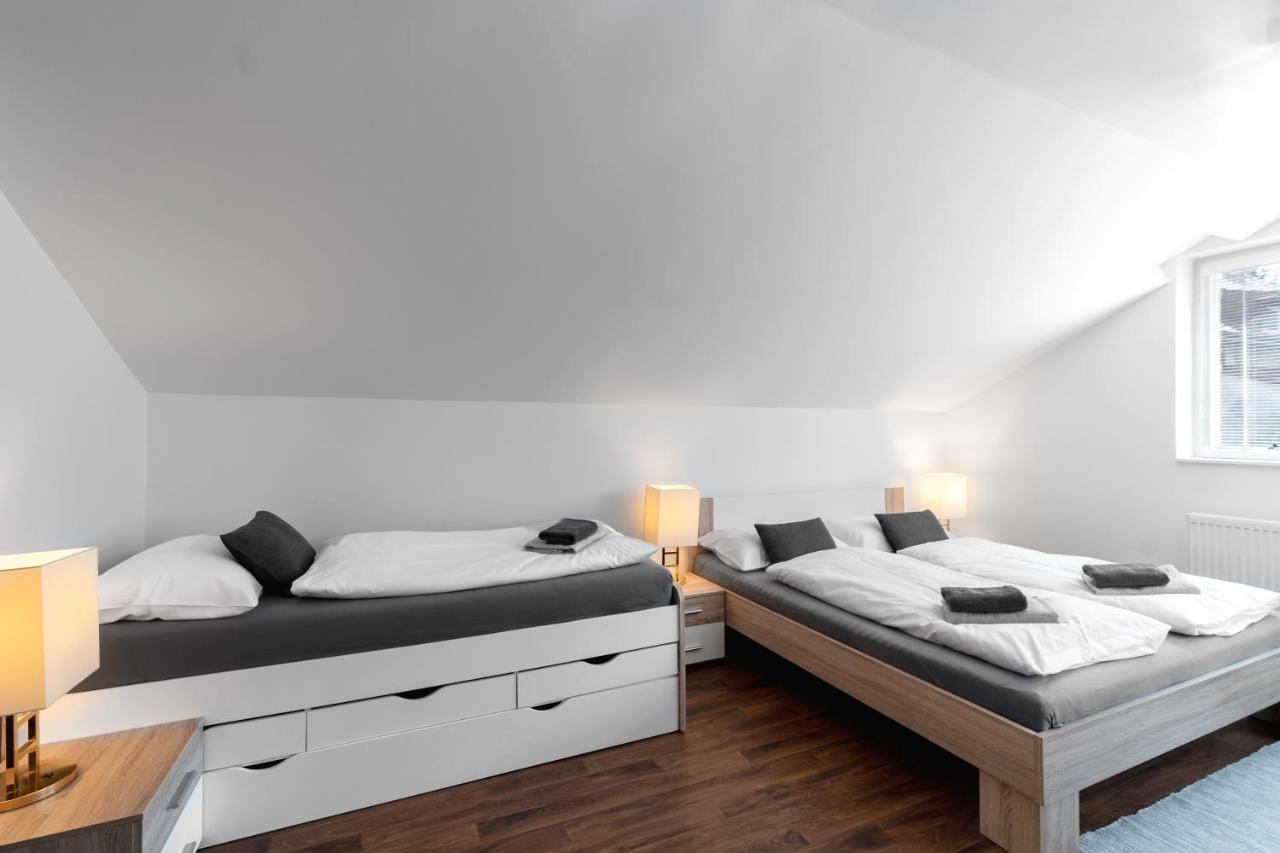 Dreibettzimmer mit eigenem Bad