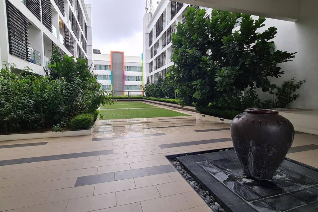 Aeropod [5B]/Near Airport / 2 Queen Bed/ Netflix/Free Parking - Chambres d'hôtes Kota Kinabalu