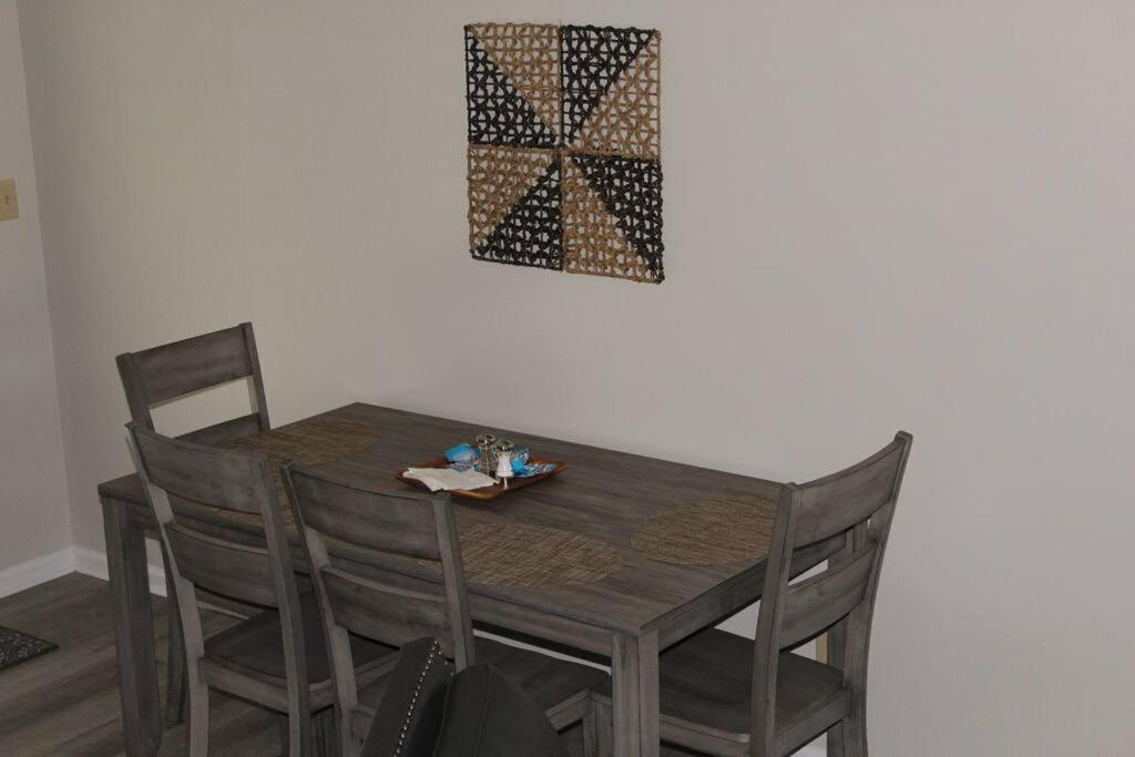 Cheerful 2-Bedroom, 2 bath with private parking - B&B