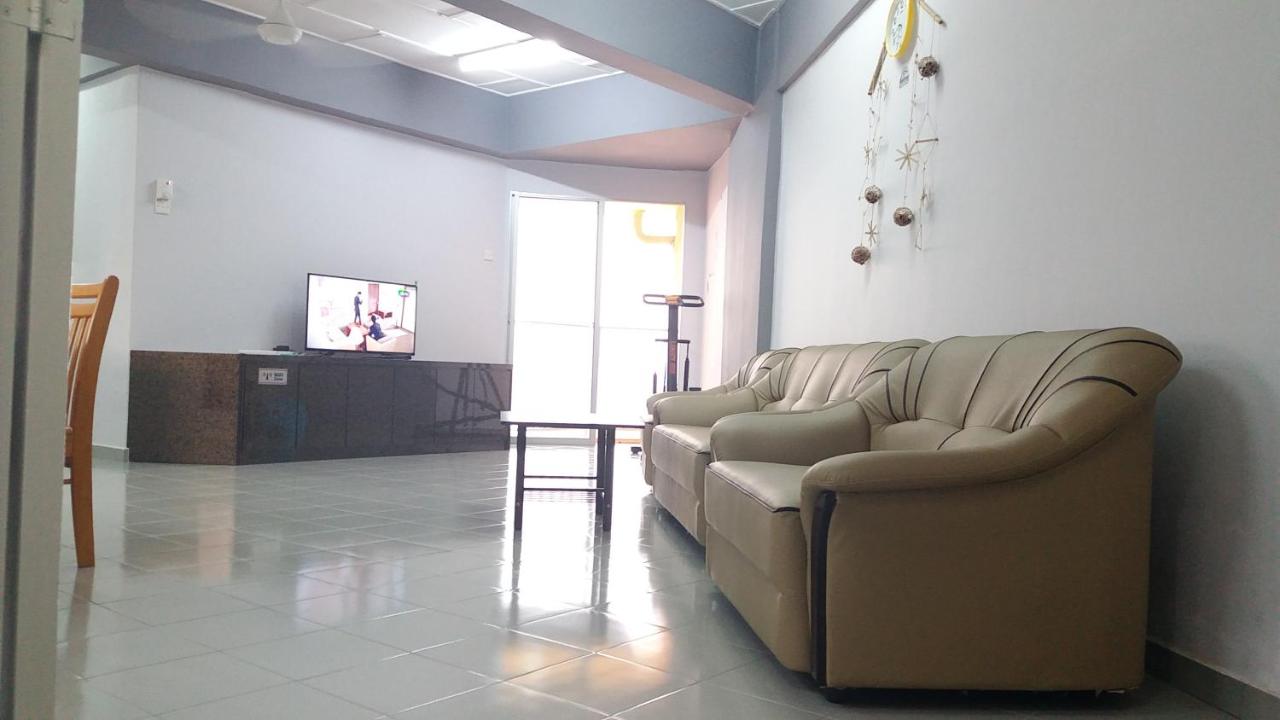 Coastside Homestay - Bed and Breakfast George Town