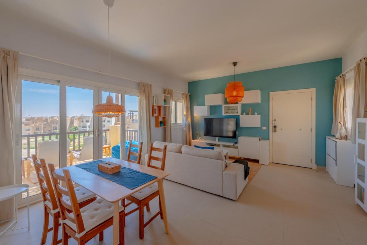 Sunny 2 Bedroom + Private Roof Terrace Lagoon View - Ferienwohnung Hurghada