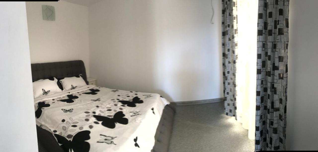 Apartment mit Balkon