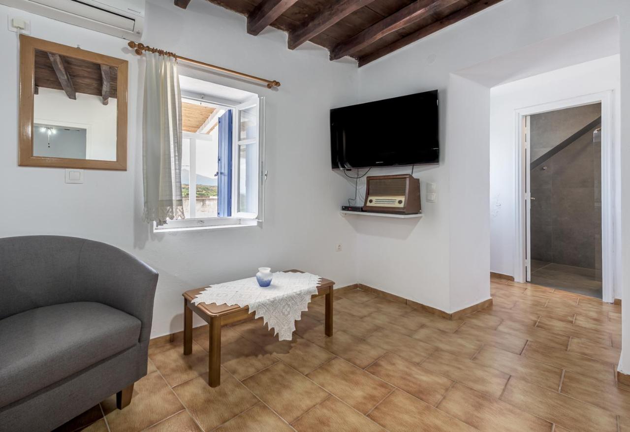 Sofaki Milos - B&B Tripiti