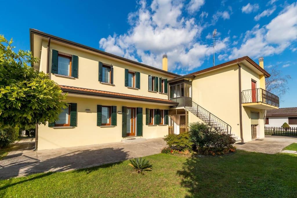 Elegant apartment and free car parking - Quite area - B&B