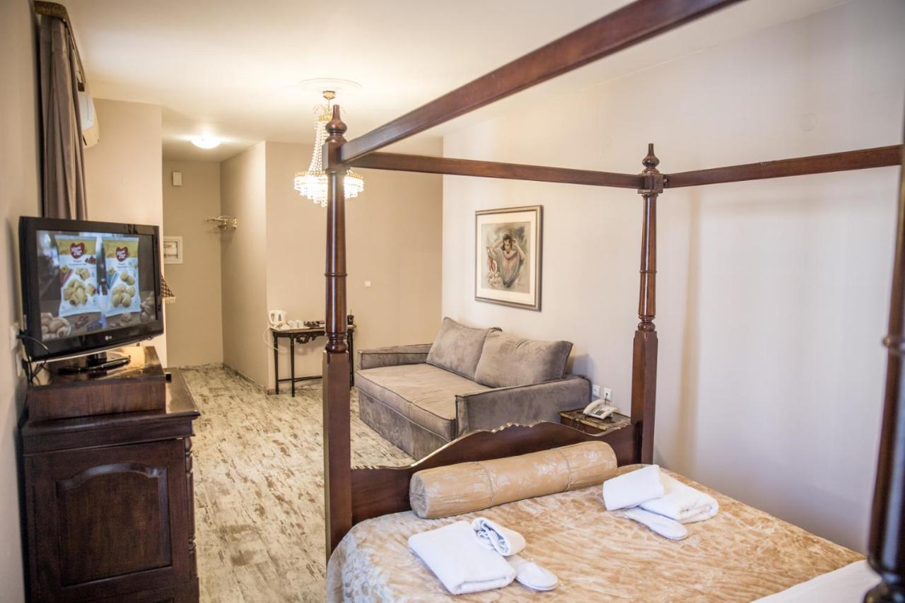 Superior Family Room (2 Adults + 2 Children)