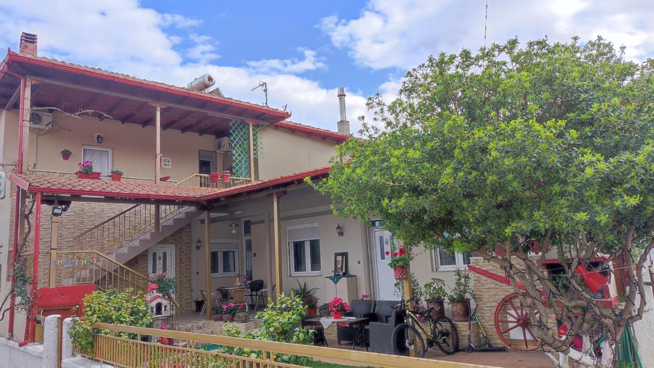 Alexandros Guesthouse - Bed and Breakfast