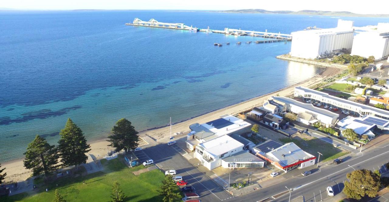 B&B Port Lincoln - Tasman Beachside Apartment - Bed and Breakfast Port Lincoln