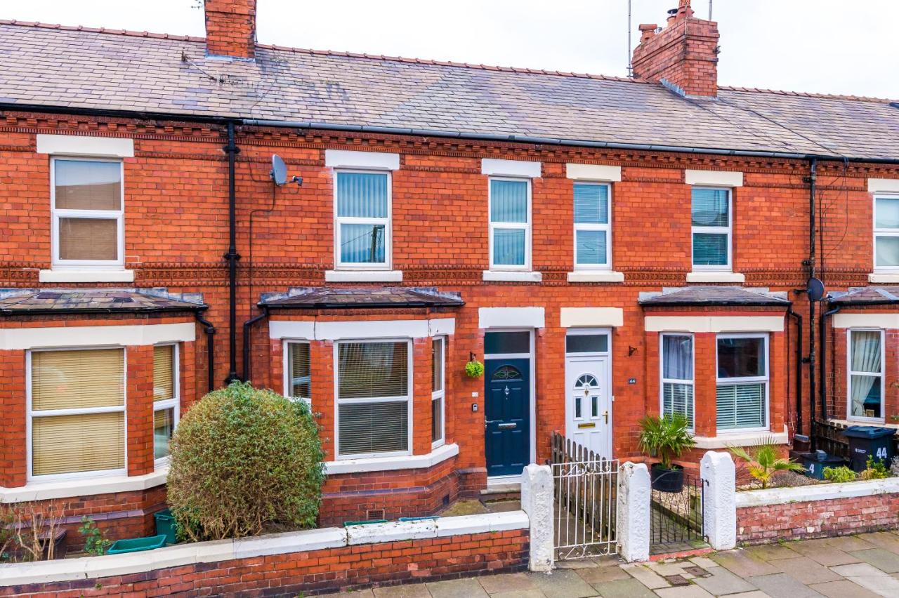 Spacious Modern Chester Home - Great Location - B&B