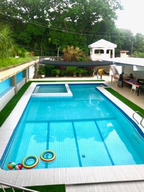 B&B Calamba - Deluxe Villa Leah Natural Hotspring Resort - Bed and Breakfast Calamba