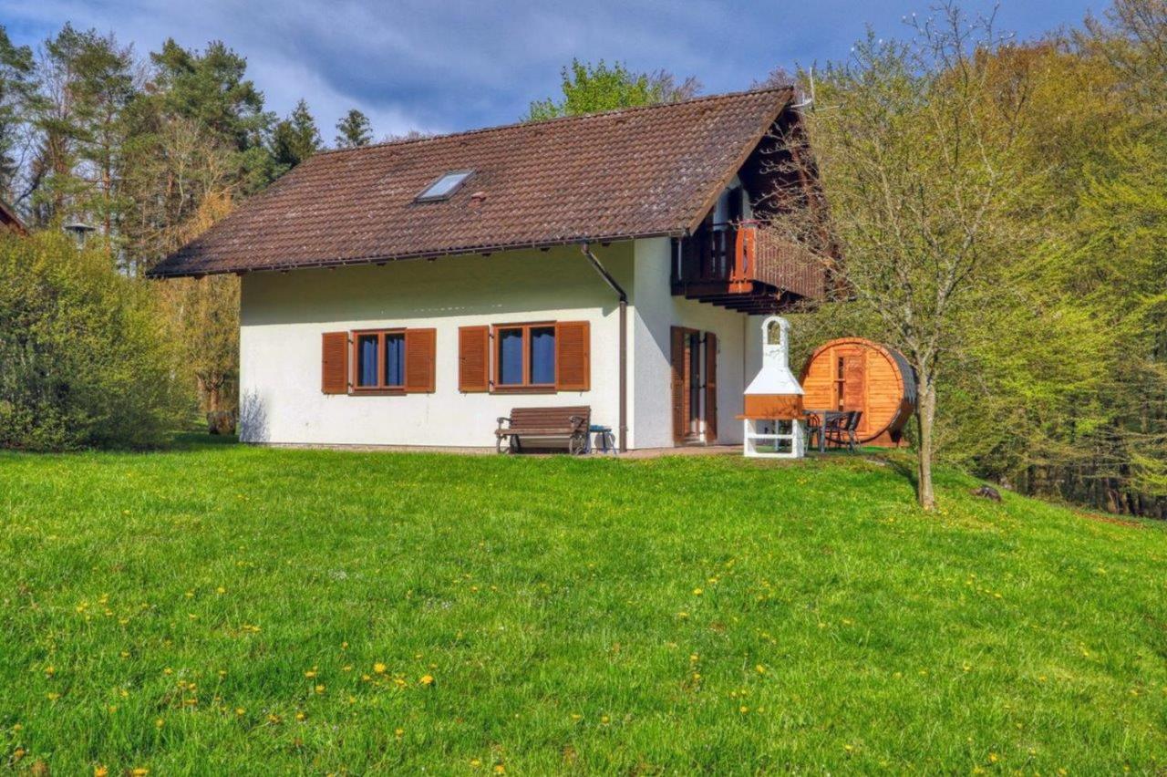 Seepark Kirchheim Ferienhaus bei Zeta mit Sauna - B&B Kirchheim