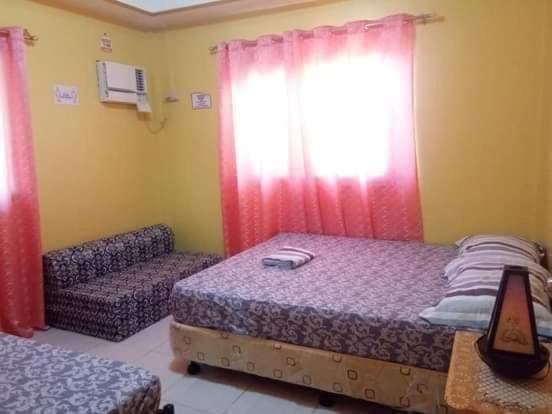 Zeny Milanes Hundred Islands Transient House - B&B Alaminos