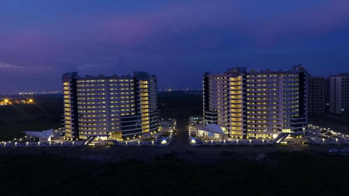 Rajhans Belliza Luxurious Studio Apartment - B&B Surat