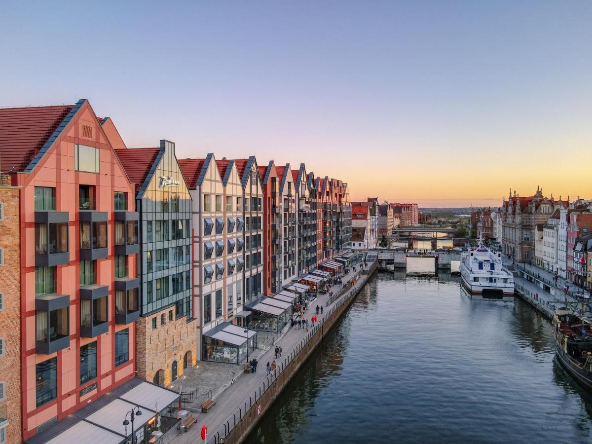 DEO PLAZA Luksusowe Apartamenty z widokiem na Motławę by Noclegi Renters - Chambres d'hôtes Gdańsk