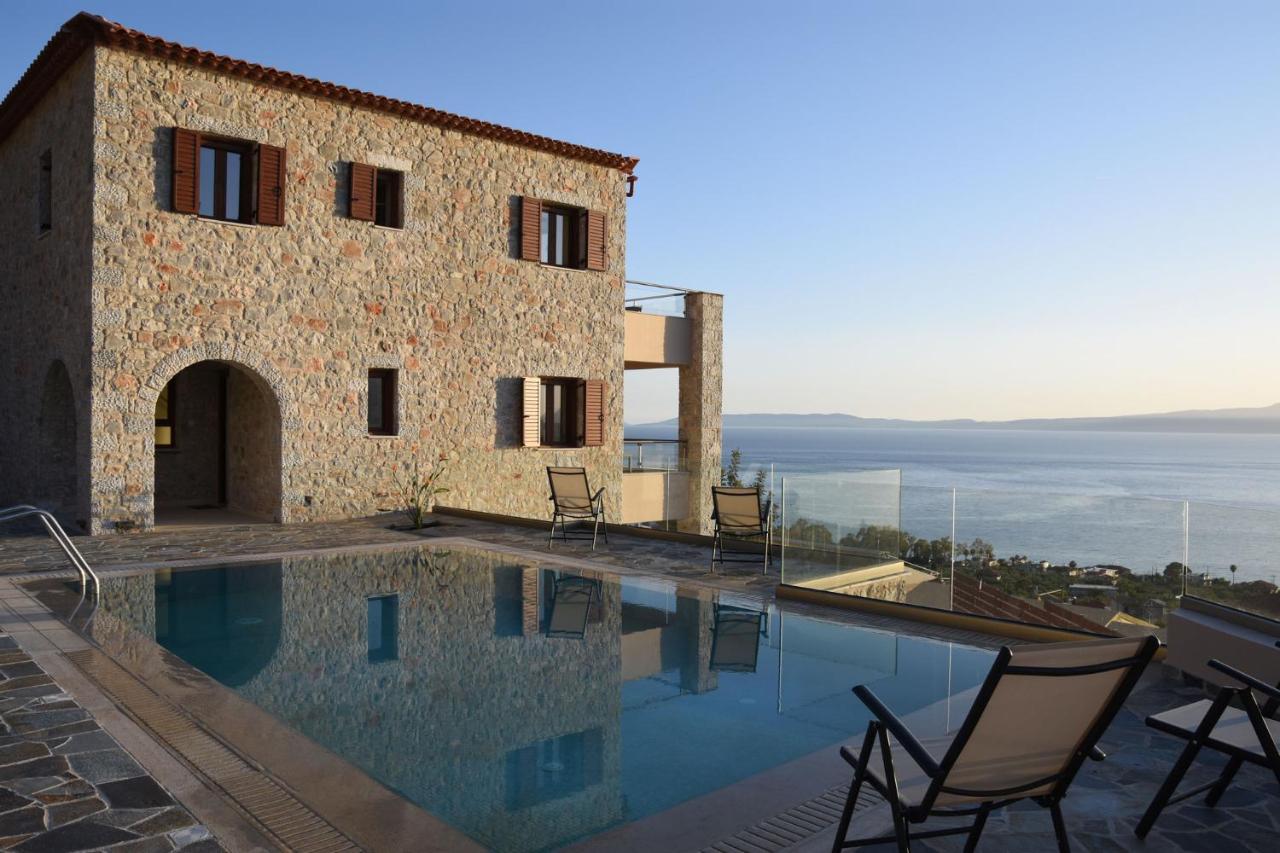 Villa Dafni - Infinite Sea Vistas with Private Pool - B&B
