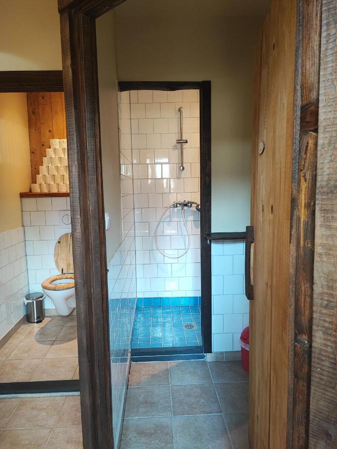 Camera Familiare con Bagno in Comune