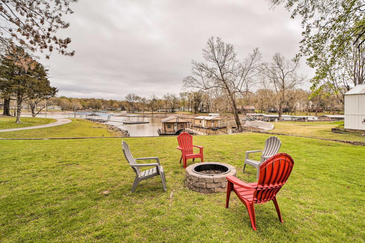 B&B Grove - Waterfront Grove Oasis with Kayaks and Boat Dock! - Bed and Breakfast Grove