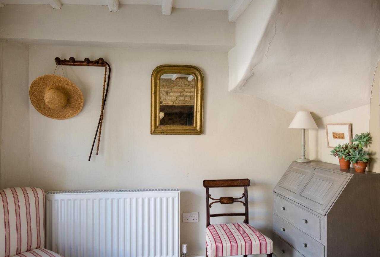 Gleneda Cottage - a renovated, traditional Cotswold cottage full of charm with fireplace and garden - Chambres d'hôtes Bourton on the Hill