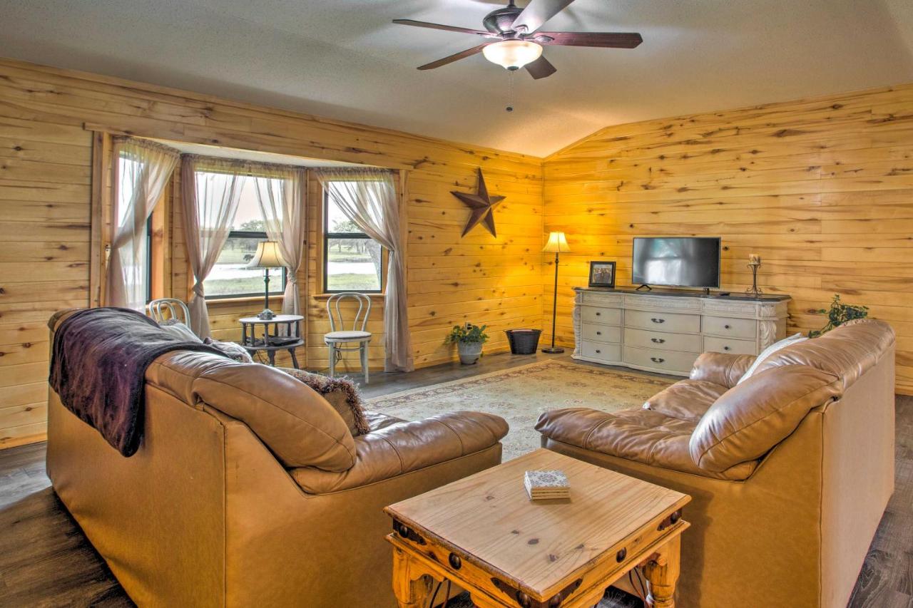B&B Emory - Emory Escape with Pond Access Less Than 13 Mi to Lake! - Bed and Breakfast Emory