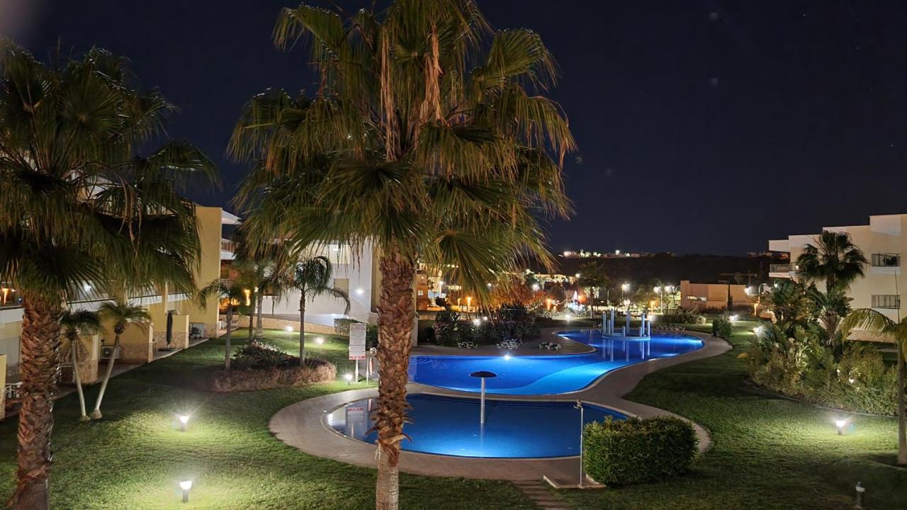 MARINA BLEU Magnifique Appartement Standing vue Piscine - B&B