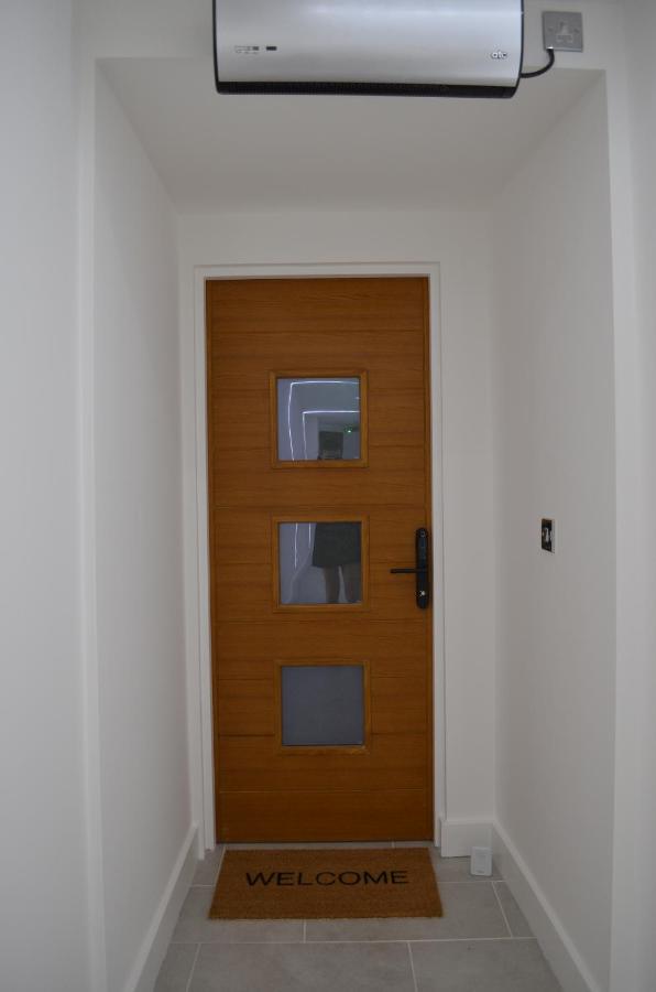 Executive Bright and Airy Studio Apartment in Sydenham - Bed and Breakfast