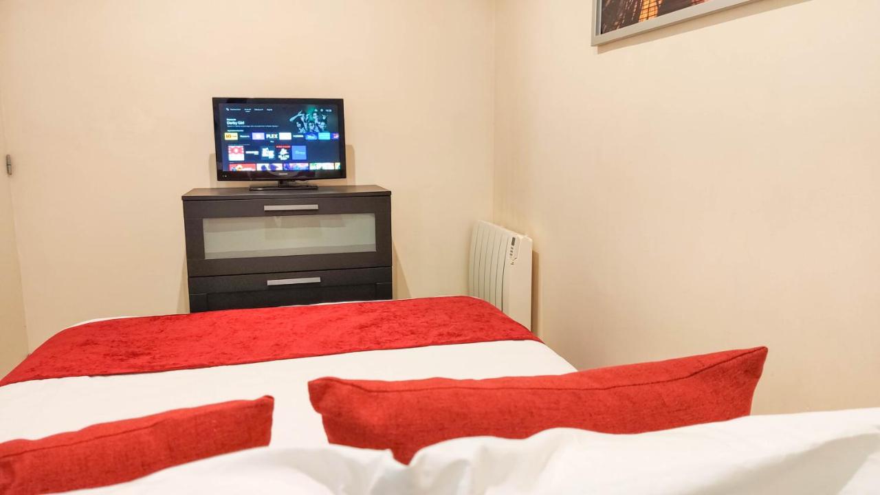 One-Bedroom Apartment with Garden View