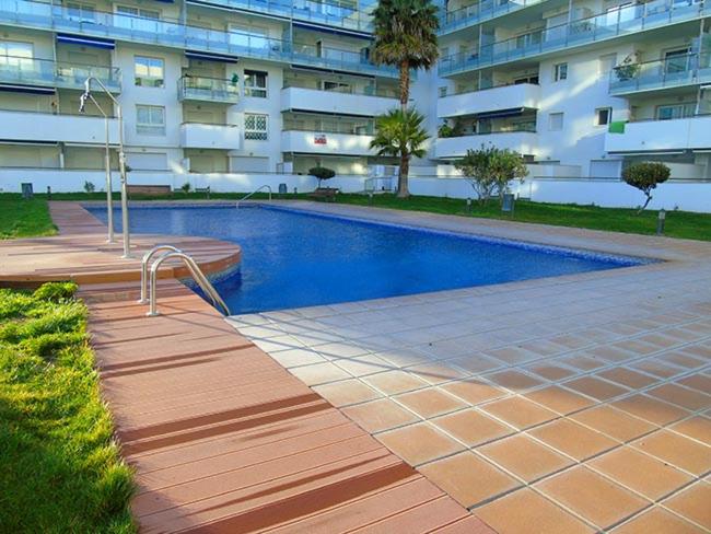 Bel Appartement avec Attico proche Commerces - Chambres d’hôtes Roses