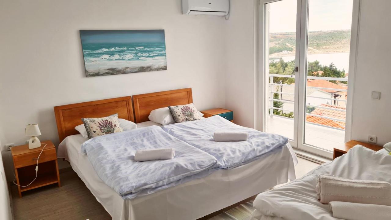 Driepersoonskamer met Balkon en Uitzicht op Zee
