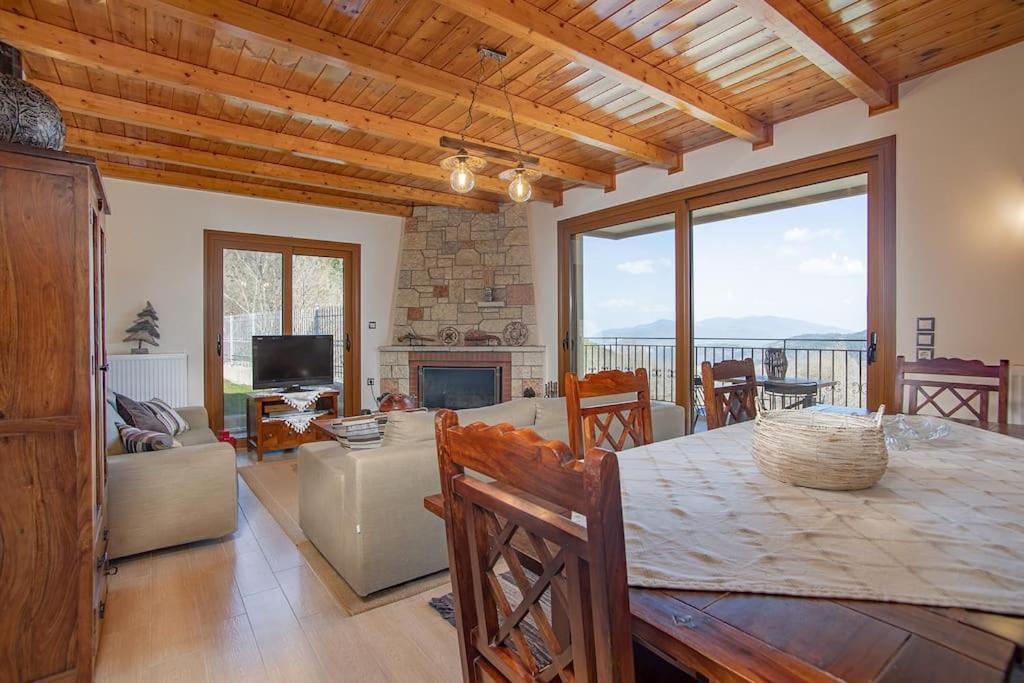 Pavliani Mountain Home - B&B