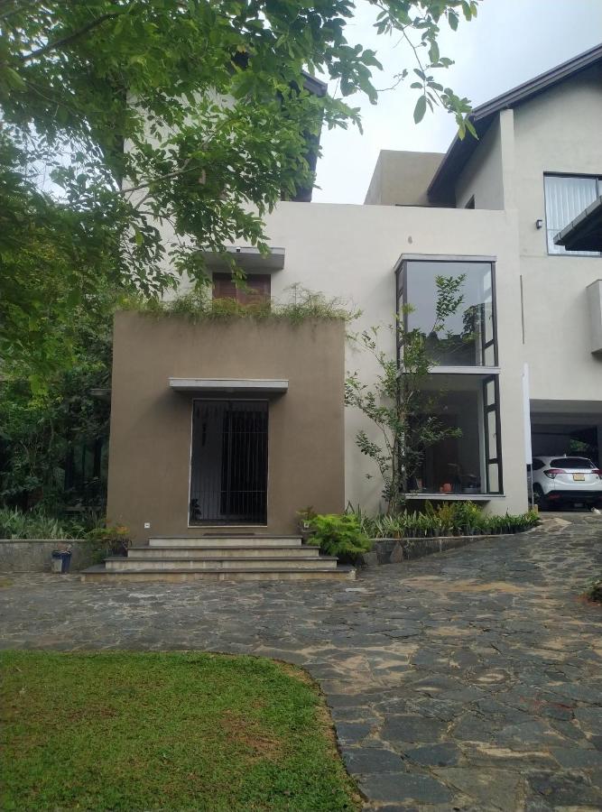 Travel Inn Deluxe Anniewatta - B&B Kandy