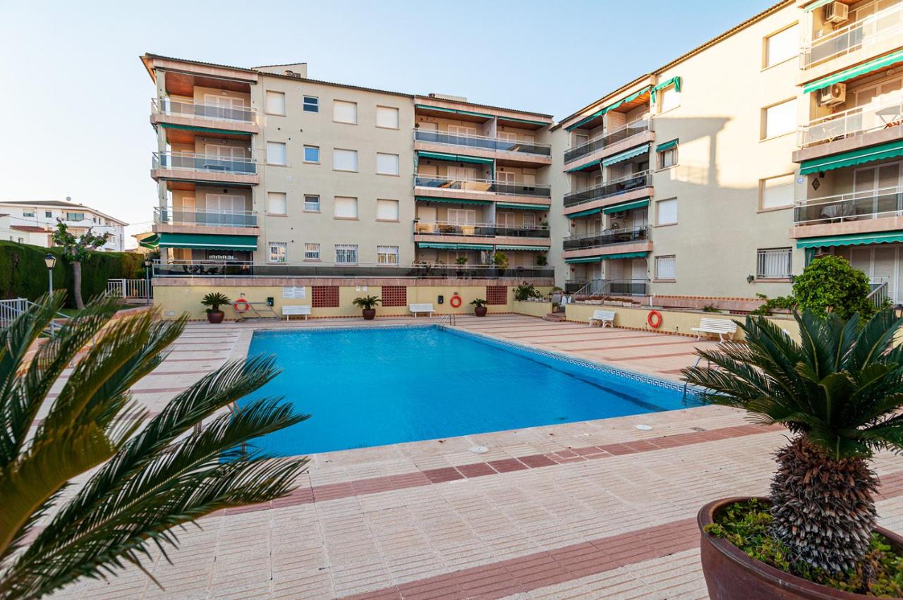 Near beaches large private patio, aircon & community pool - Chambres d’hôtes Coma-ruga
