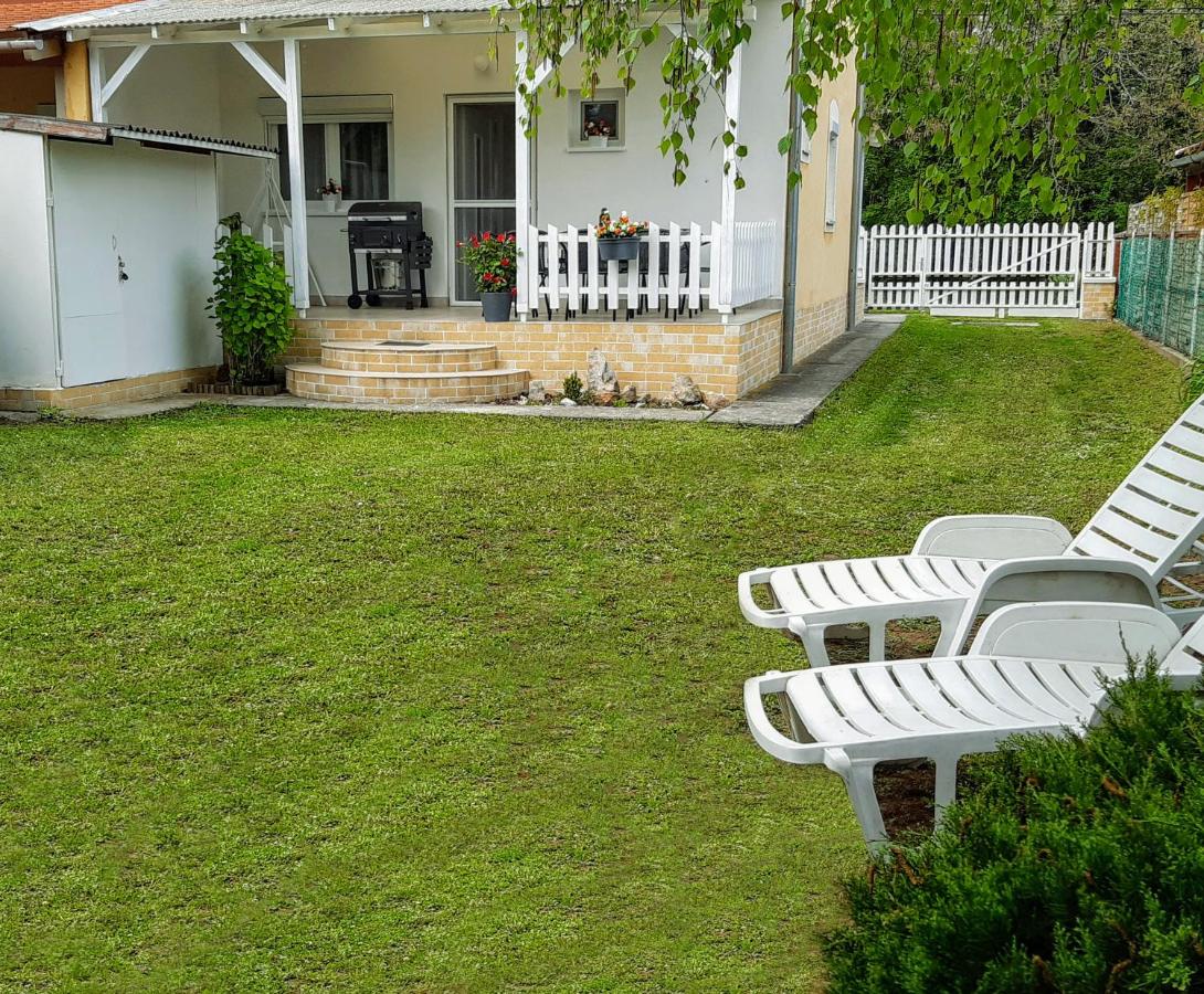 Holiday Home Balatonszárszó - Ferienwohnung