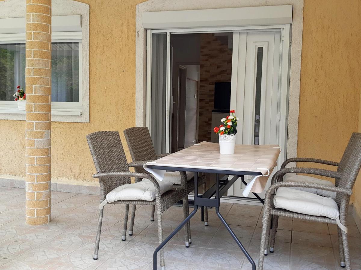 Holiday Home Balatonszárszó - Chambres d’hôtes Balatonszárszó