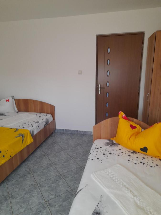 Deluxe Room (2 Adults + 1 Child)