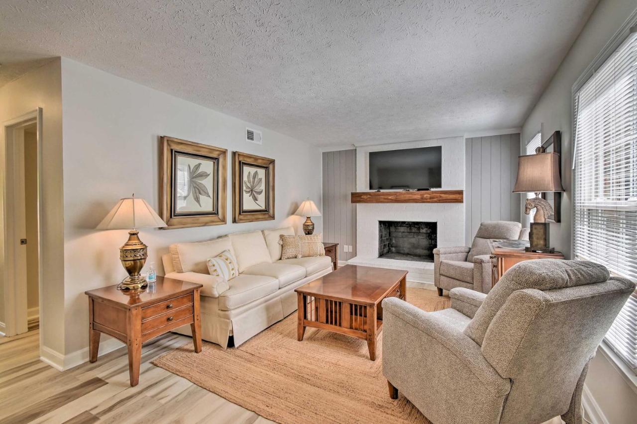 Downtown Southern Pines Townhome with Deck! - B&B Southern Pines