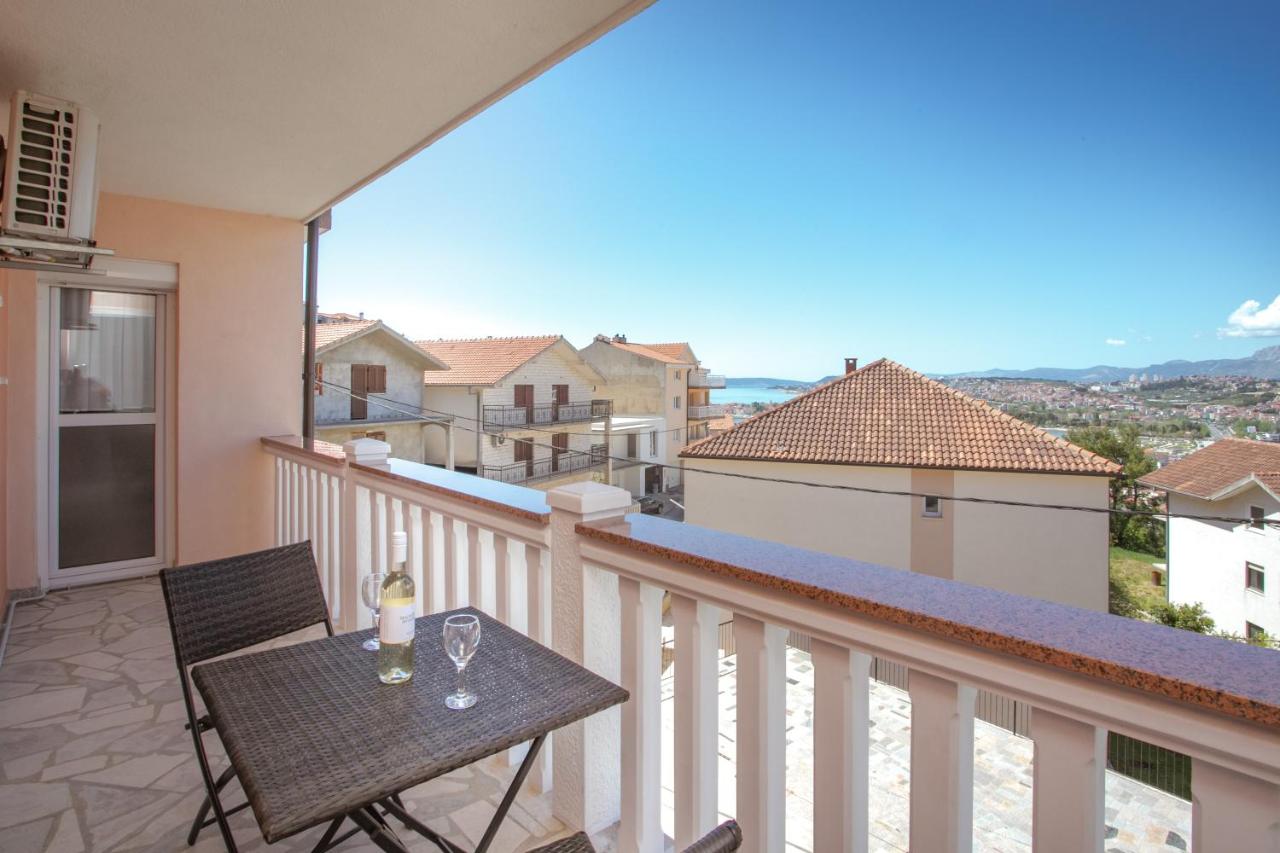 Appartamento con Balcone e Vista Mare