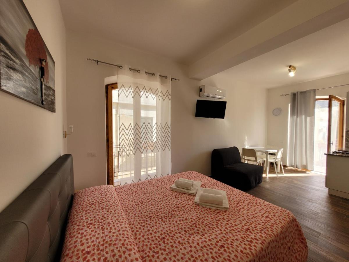 Casa "Paolo e Francesca" Monolocali Studio Apartments - B&B Scilla
