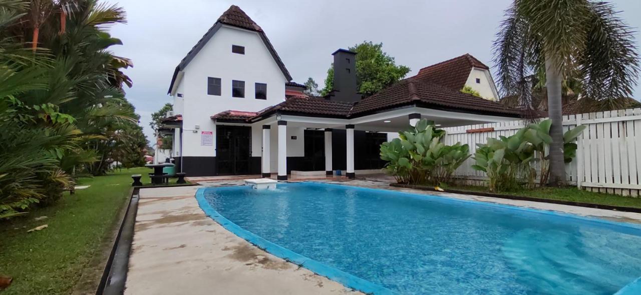 B&B Kampung Alor Gajah - A'Famosa Private Pool Villa - Bed and Breakfast Kampung Alor Gajah