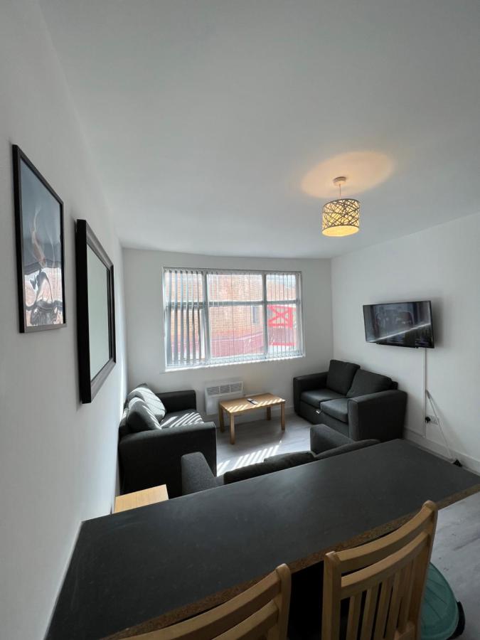 B&B Newcastle upon Tyne - The Bake Apartment - 5 bedroom Large Apartment sleeps up to 16 person - Bed and Breakfast Newcastle upon Tyne