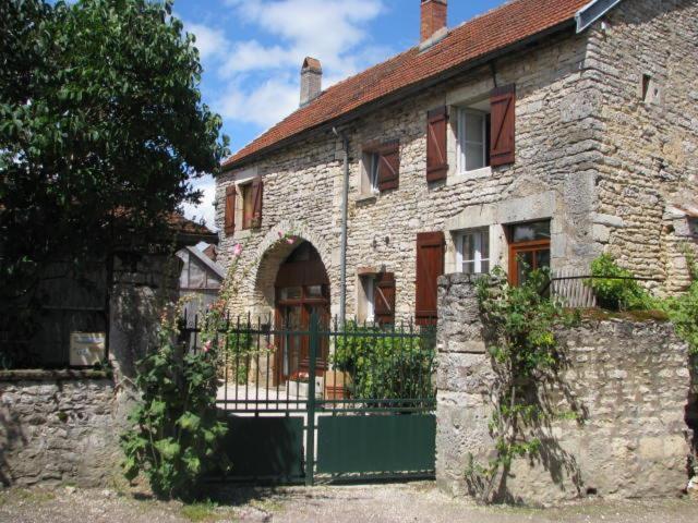 B&B Flavigny-sur-Ozerain - La Maison de Claire - Bed and Breakfast Flavigny-sur-Ozerain