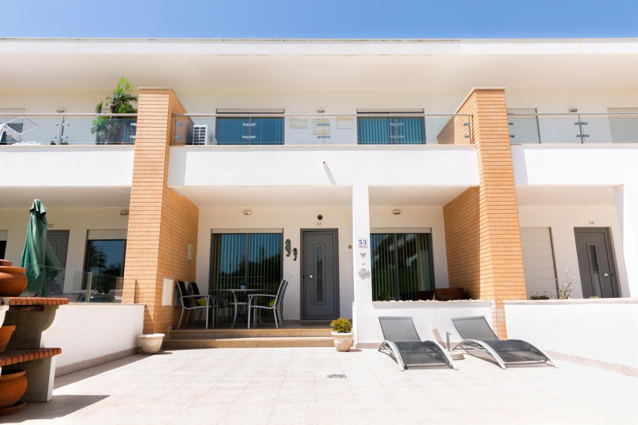 Sunny villa facing the swimming pool - B&B