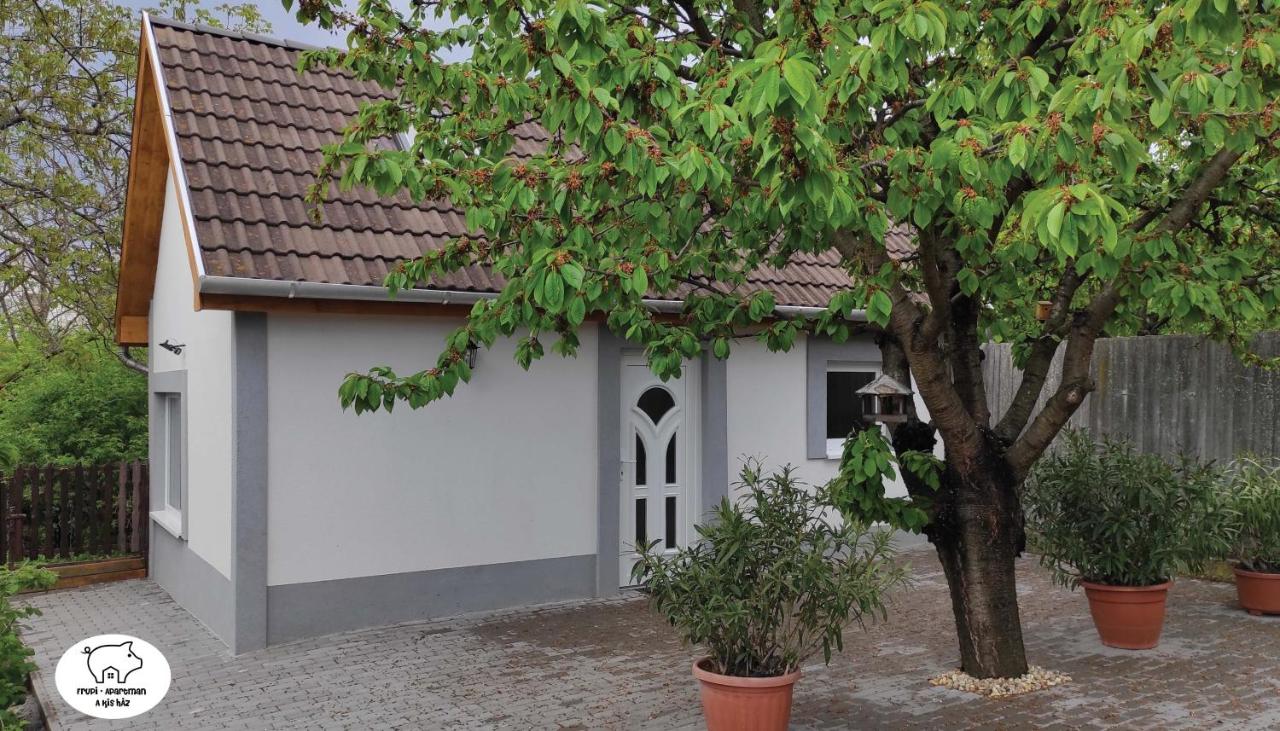 FruPi Apartmanok - A kis ház - B&B