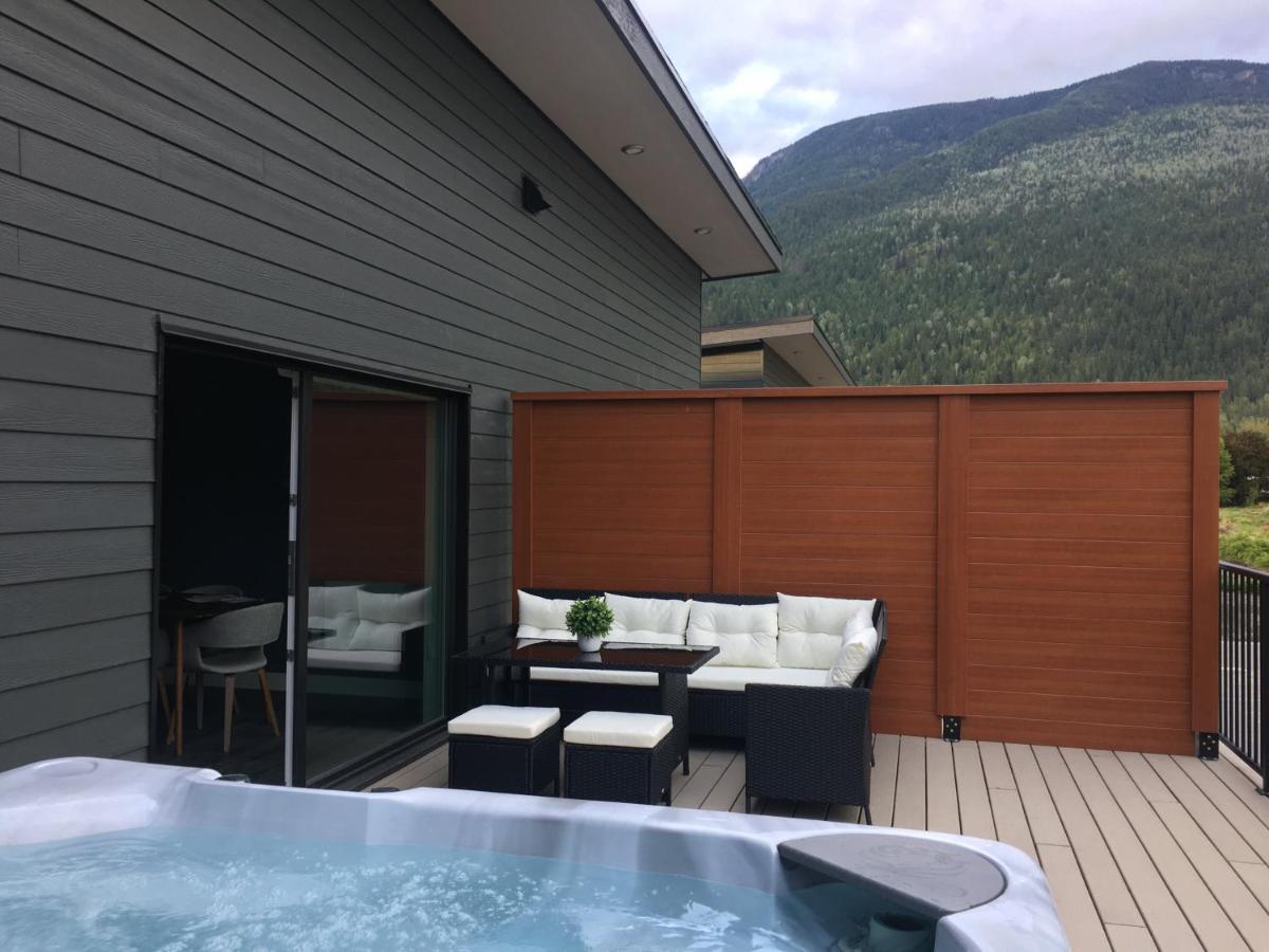 The Revy Den by Revelstoke Vacations - Chambres d’hôtes